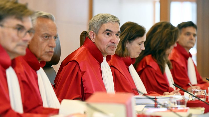 Der Bundestag diskutiert heute über Pläne, wie das Verfassungsgericht vor Extremisten geschützt werden kann. | Bild: dpa-Bildfunk/Uli Deck Der Bundestag diskutiert heute über Pläne, wie das Verfassungsgericht vor Extremisten geschützt werden kann.