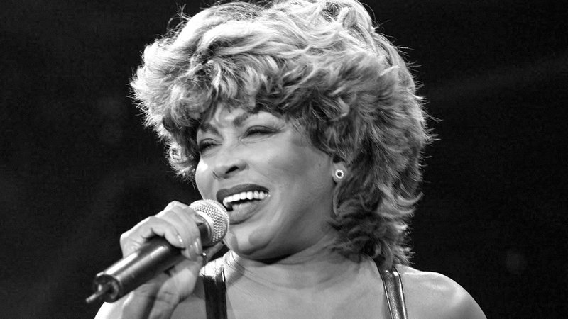 Rocksängerin Tina Turner (bei einem Konzert in Hamburg im Sommer 2000) | Bild: Stefan Hesse/dpa +++ dpa-Bildfunk +++ Rocksängerin Tina Turner (bei einem Konzert in Hamburg im Sommer 2000)