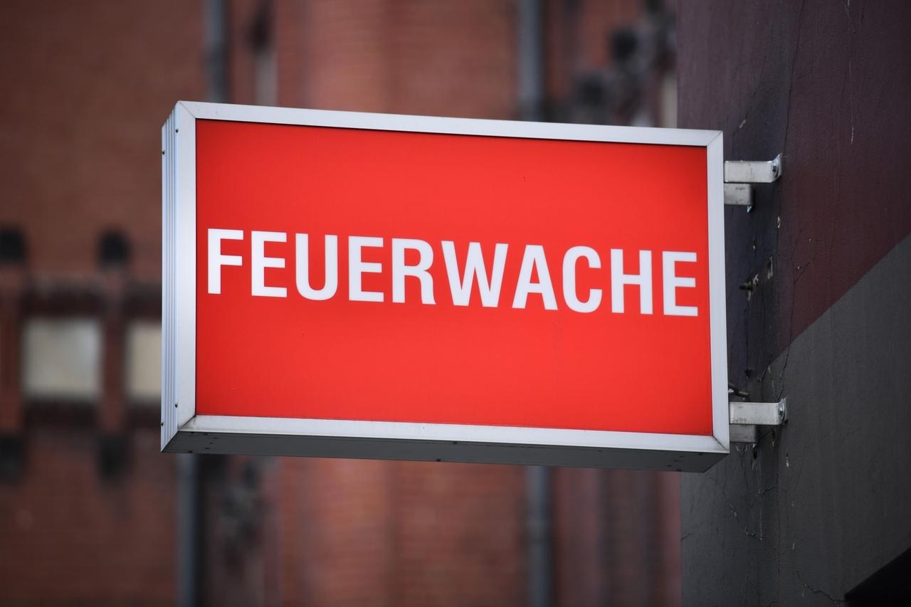 Loschschaumdusche Verfahren Gegen Feuerwehrmanner Eingestellt Br24