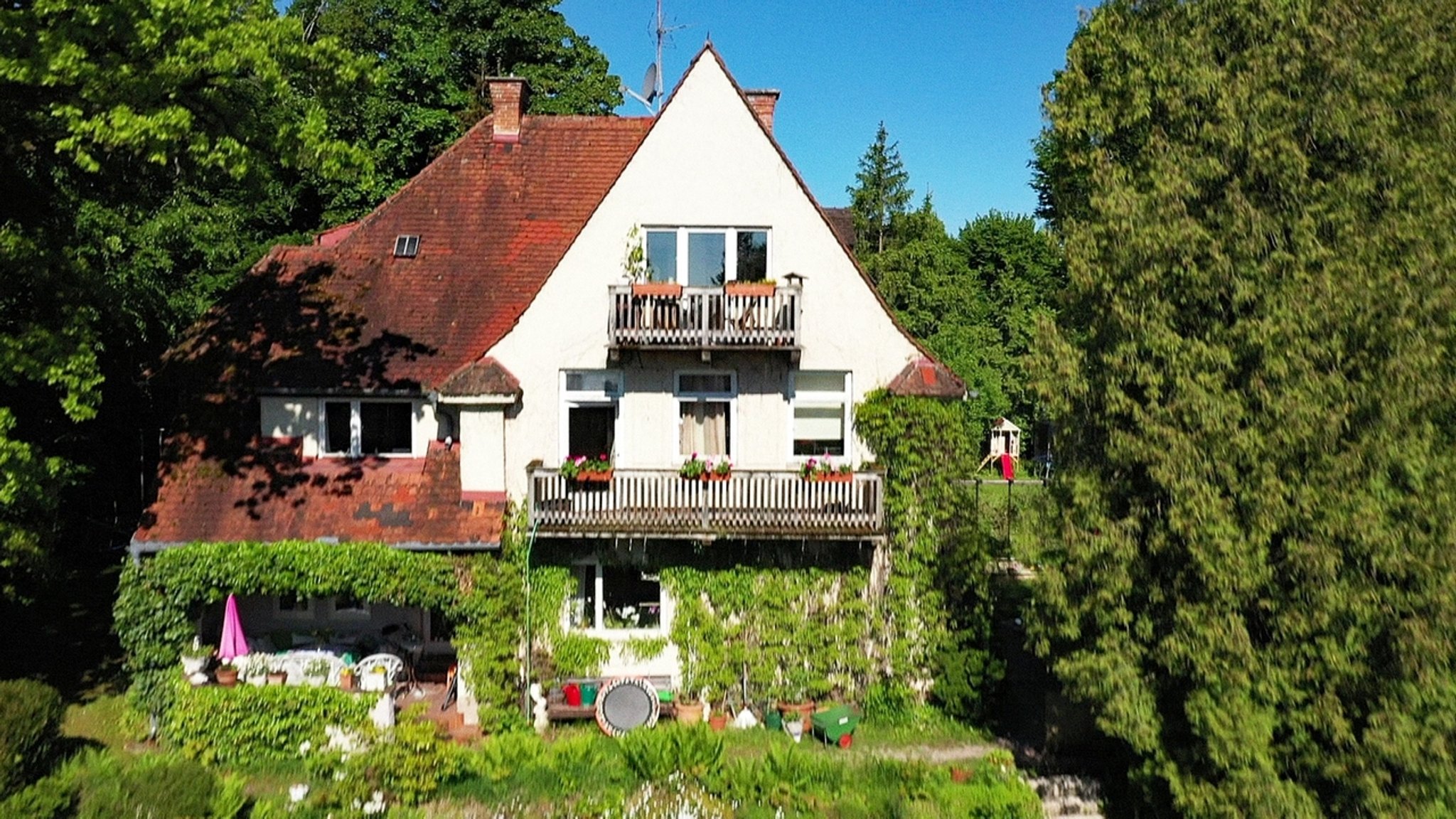 4 Generationen zusammen in einem Haus