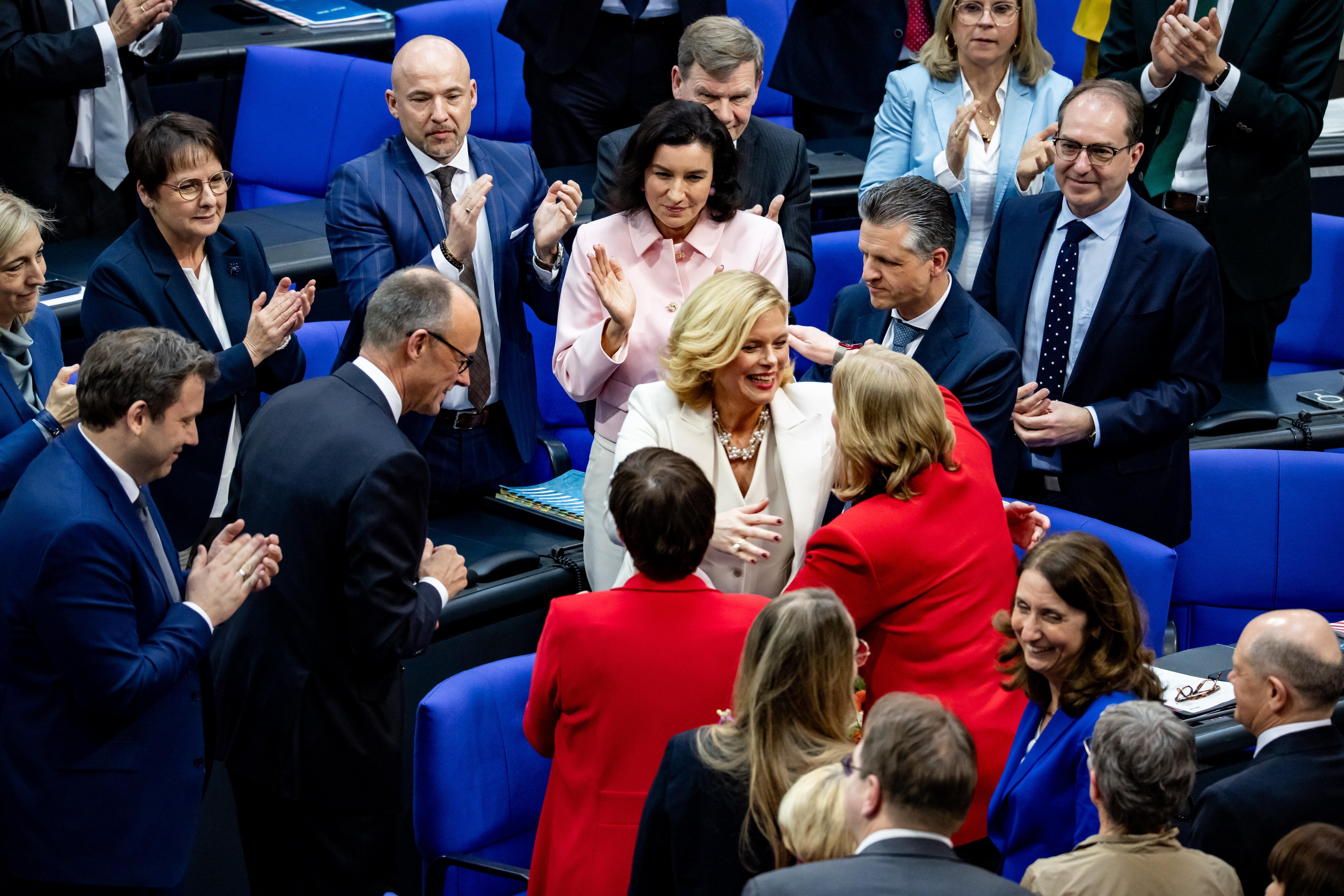 Gratulationen nach der Wahl zur Bundestagspräsidentin