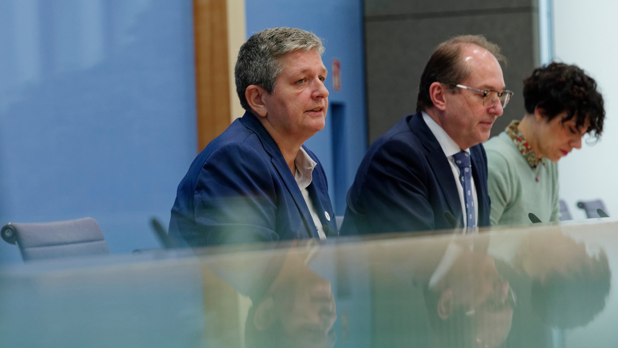 Bundespressekonferenz: Alexander Dobrindt (CSU), Bundesinnenminister, und Claudia Plattner, Präsidentin des Bundesamts für Sicherheit in der Informationstechnik (BSI), stellen den BSI-Lagebericht 2025 vor.