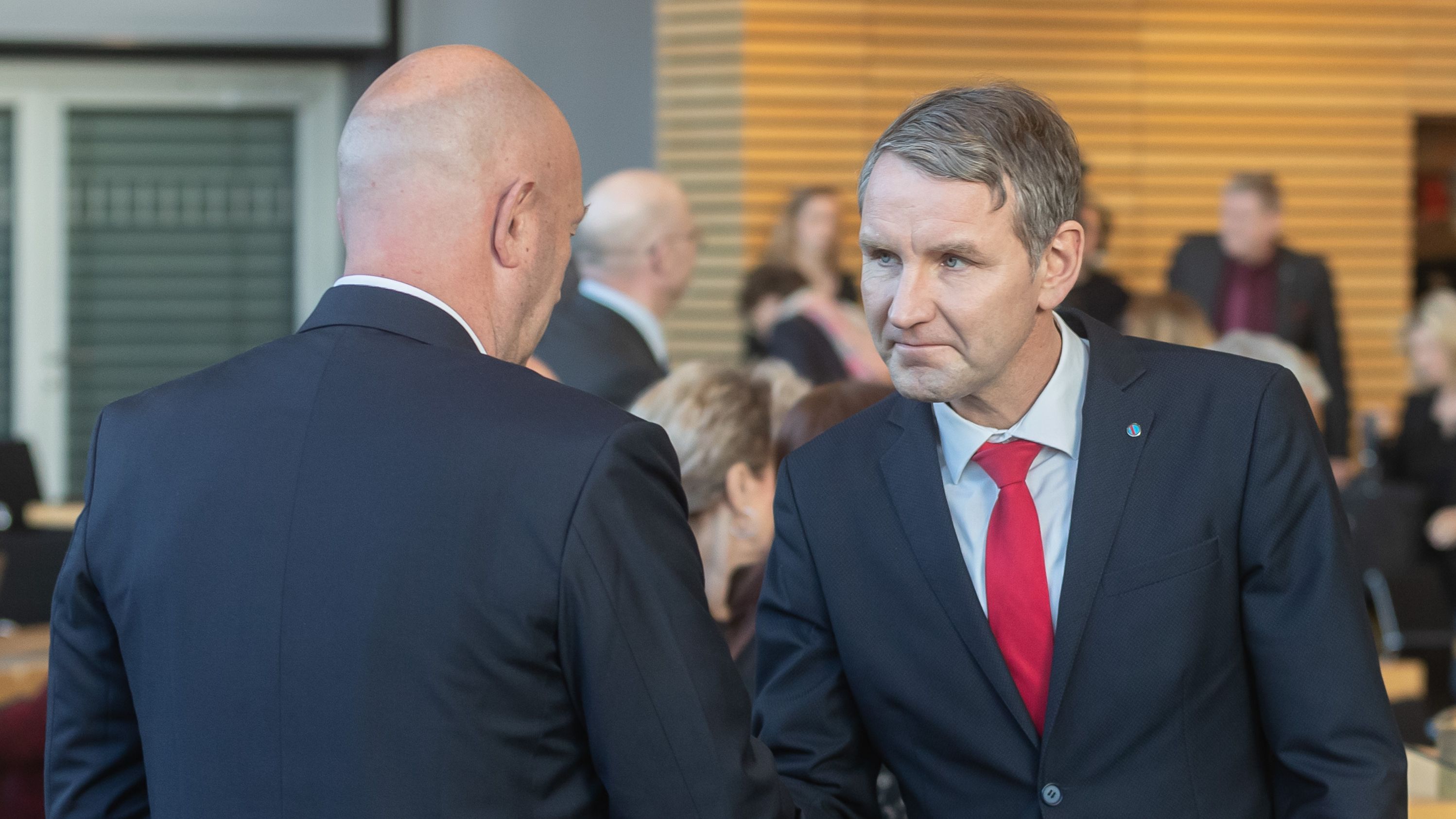 Karlsruhe prüft Äußerung Merkels zu Kemmerich-Wahl - Vimarsana News