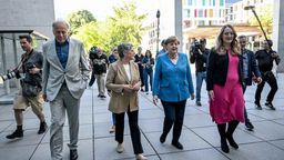 Grüne und Angela Merkel verabschieden Jürgen Trittin | Bild:pa/dpa/Britta Pedersen