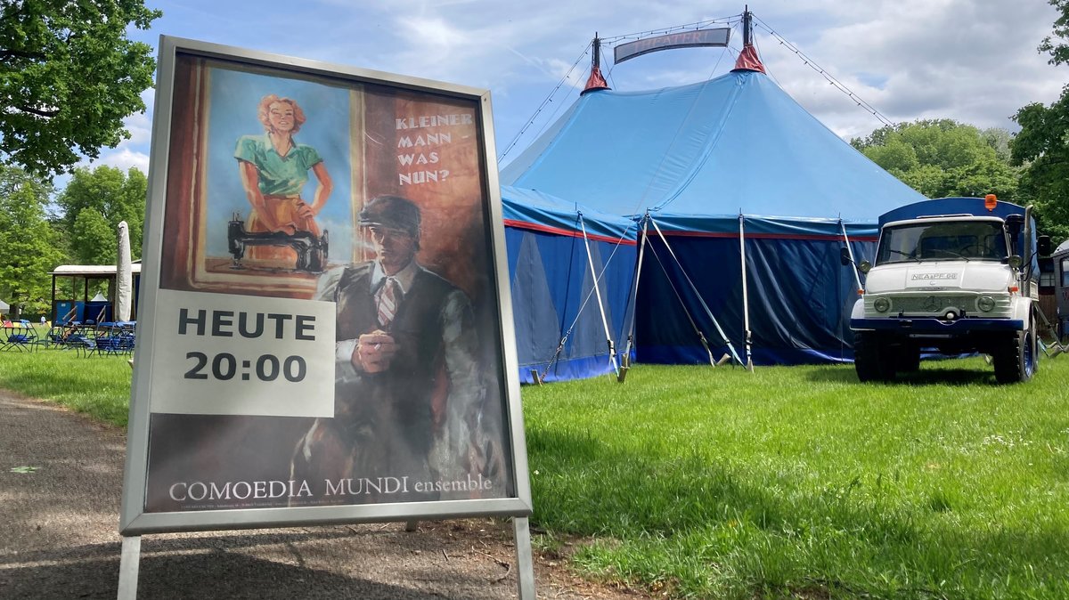 Theater Comoedia Mundi: Wenn ein blaues Zelt auf Reisen geht
