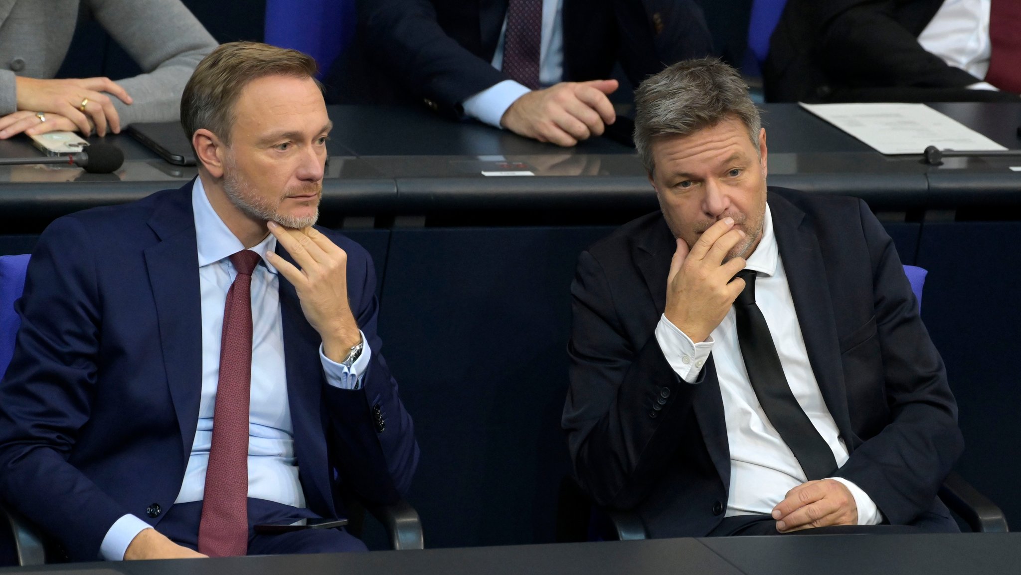 Christian Lindner und Robert Habeck in der 136. Sitzung des Deutschen Bundestages im Reichstagsgebäude.