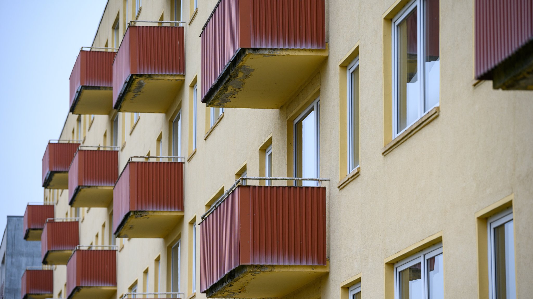 Symbolbild: Haus mit Balkonen