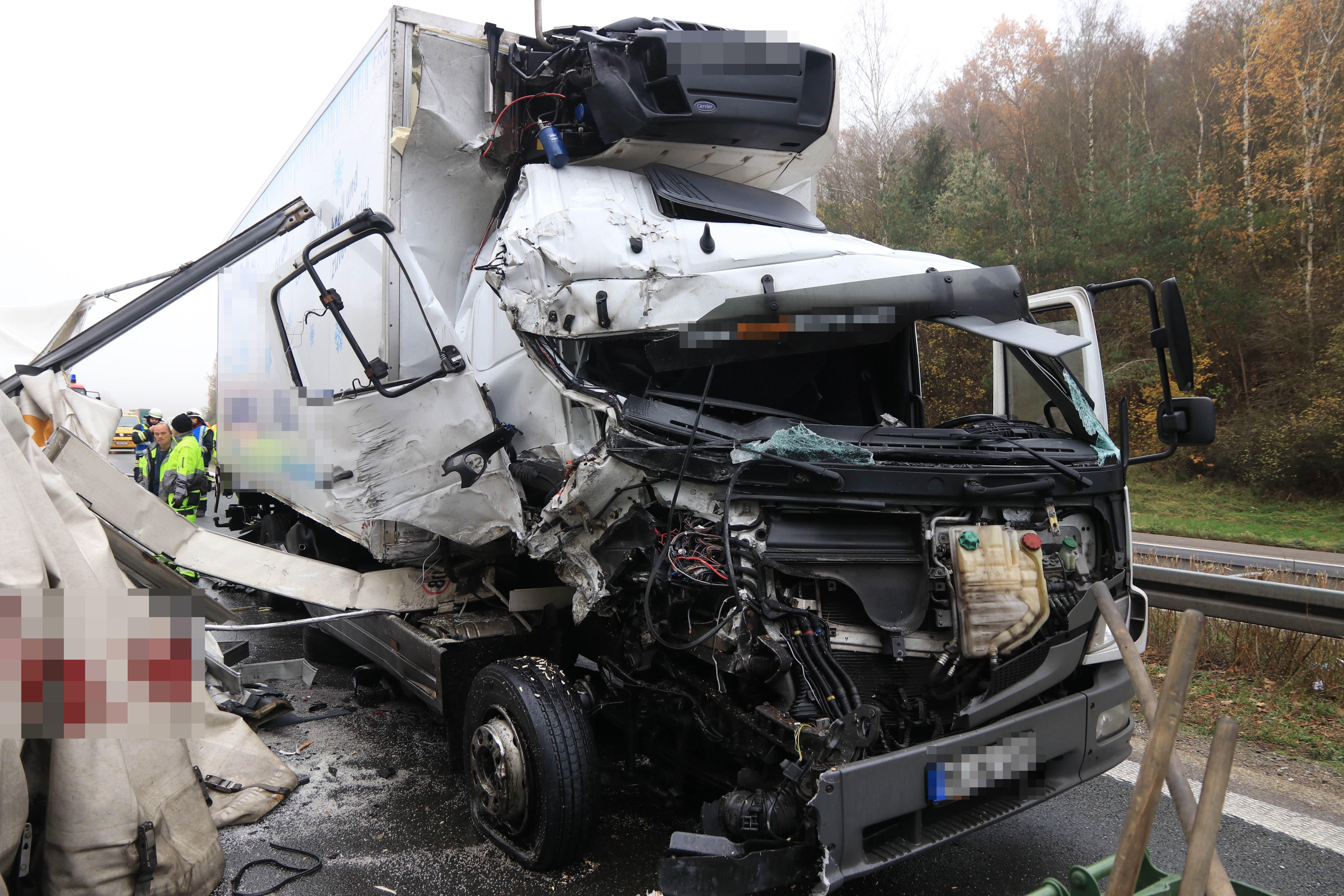 Unfall Auf Der A3: Lkw Kracht In Stauende | BR24