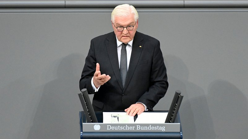 Steinmeier bei einer Gedenkstunde zum Jahrestag der Befreiung des Konzentrationslagers Auschwitz. | Bild: picture alliance / Geisler-Fotopress | Frederic Kern/Geisler-Fotopress Steinmeier bei einer Gedenkstunde zum Jahrestag der Befreiung des Konzentrationslagers Auschwitz.