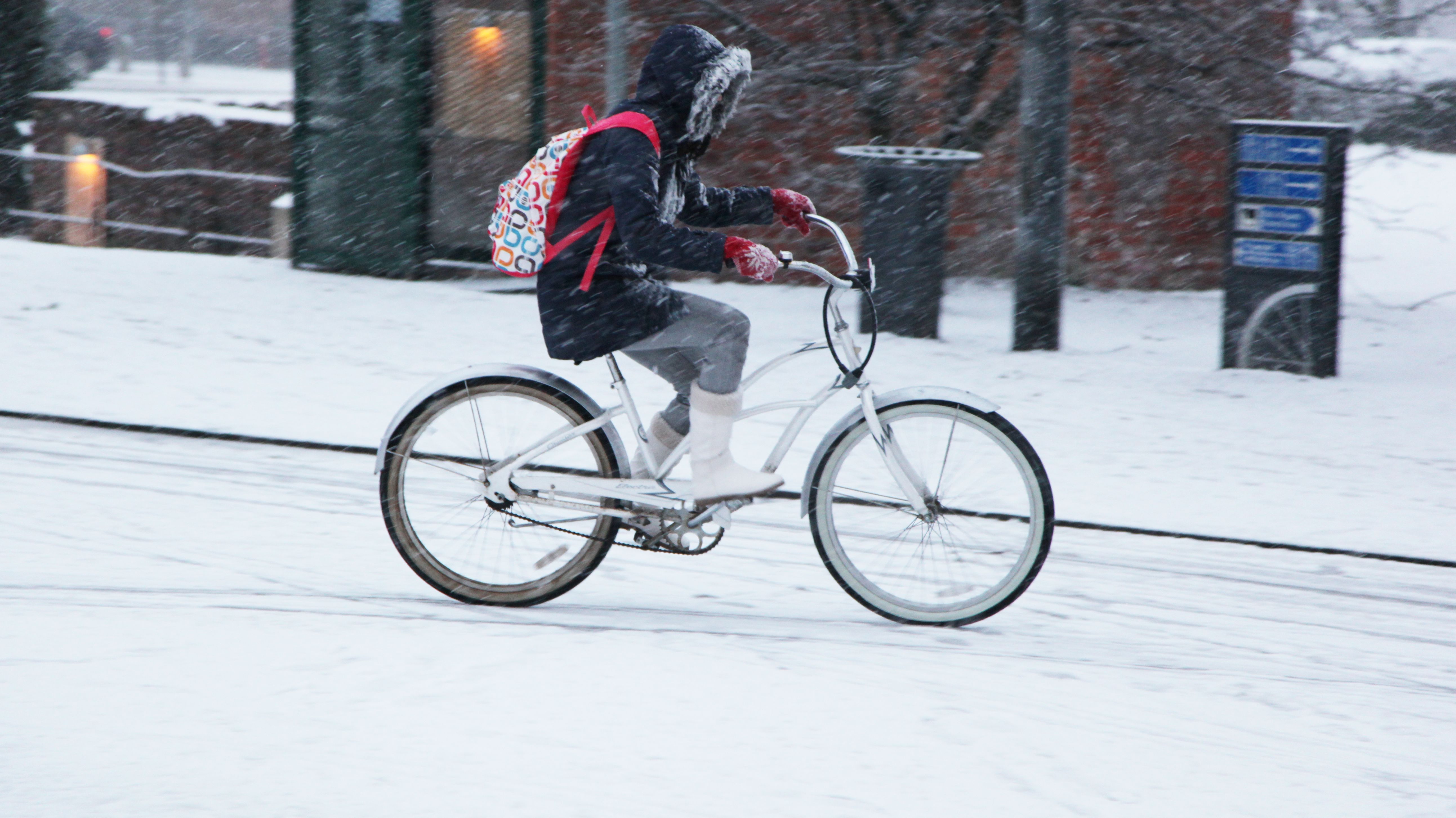 Zu Fuß oder per Fahrrad: Im Winter ist Auffallen alles