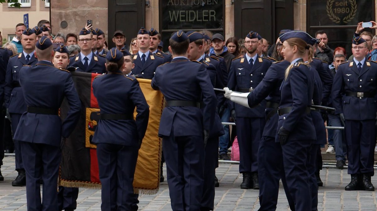 Bundeswehr-Gelöbnis: Warum junge Menschen freiwillig dienen