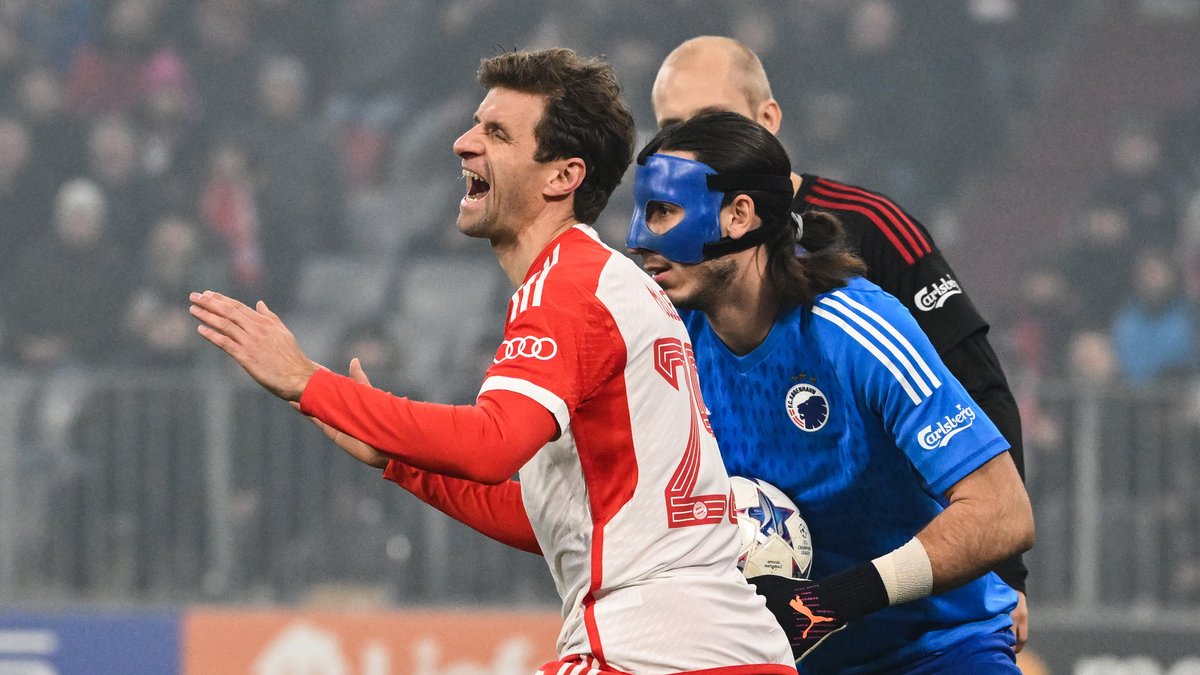 Thomas Müller ärgert sich in der Partie gegen den FC Kopenhagen