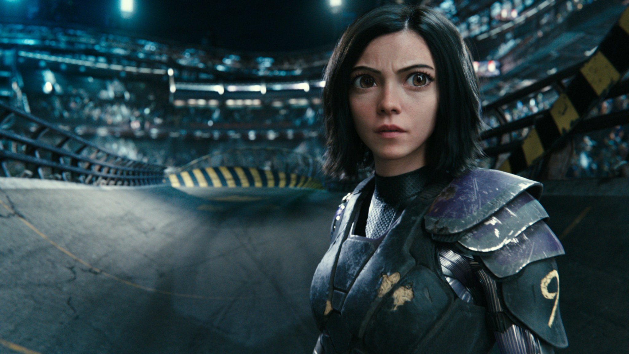 Ein weiblicher Cyborg aus der Zukunft: Alita: Battle Angel (Filmszene)