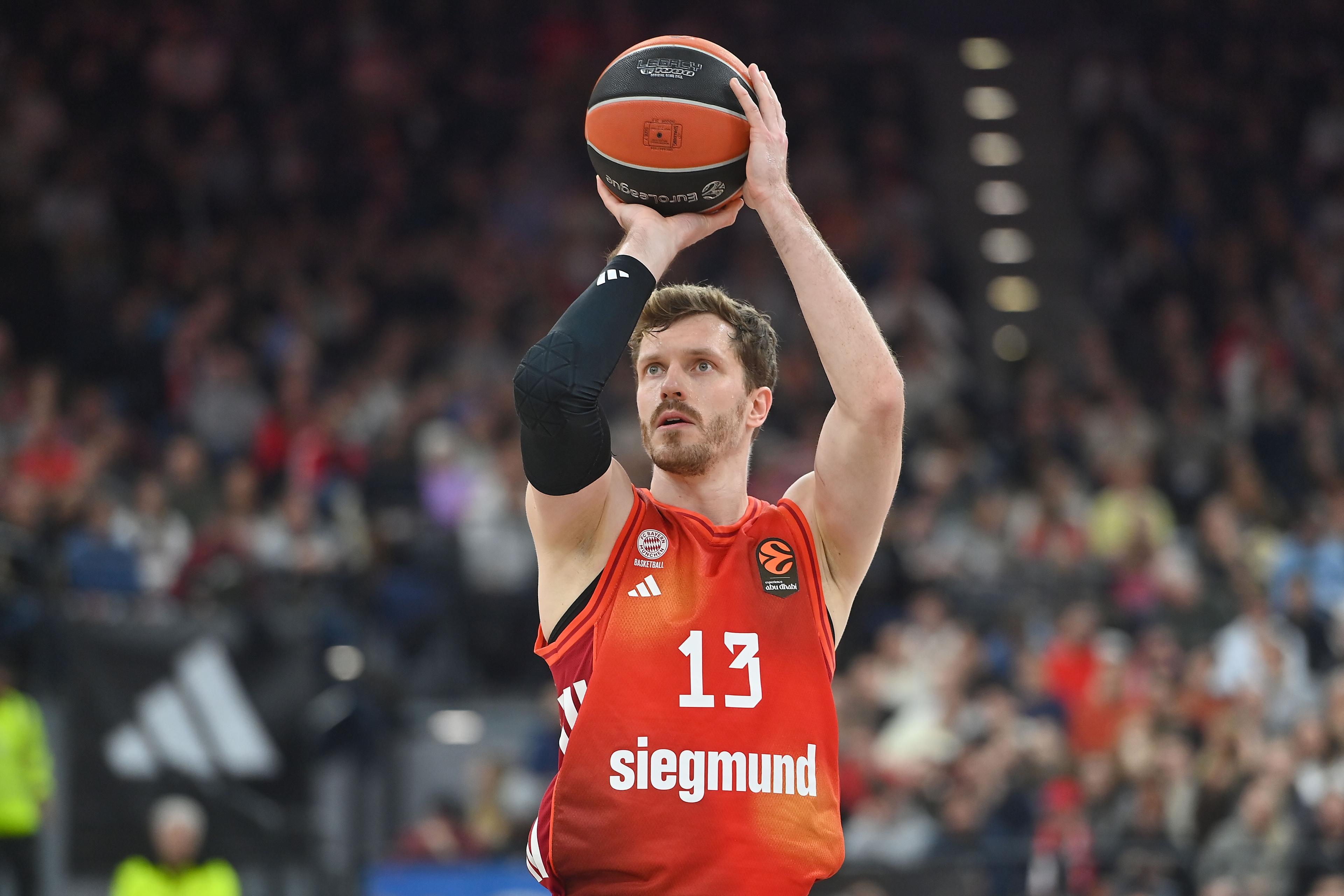 Andreas Obst (FC Bayern Basketball) beim Freiwurf