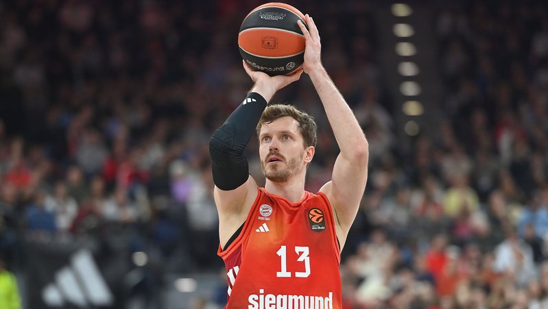 Andreas Obst (FC Bayern Basketball) beim Freiwurf | Bild: picture alliance / SvenSimon | Frank Hoermann Andreas Obst (FC Bayern Basketball) beim Freiwurf