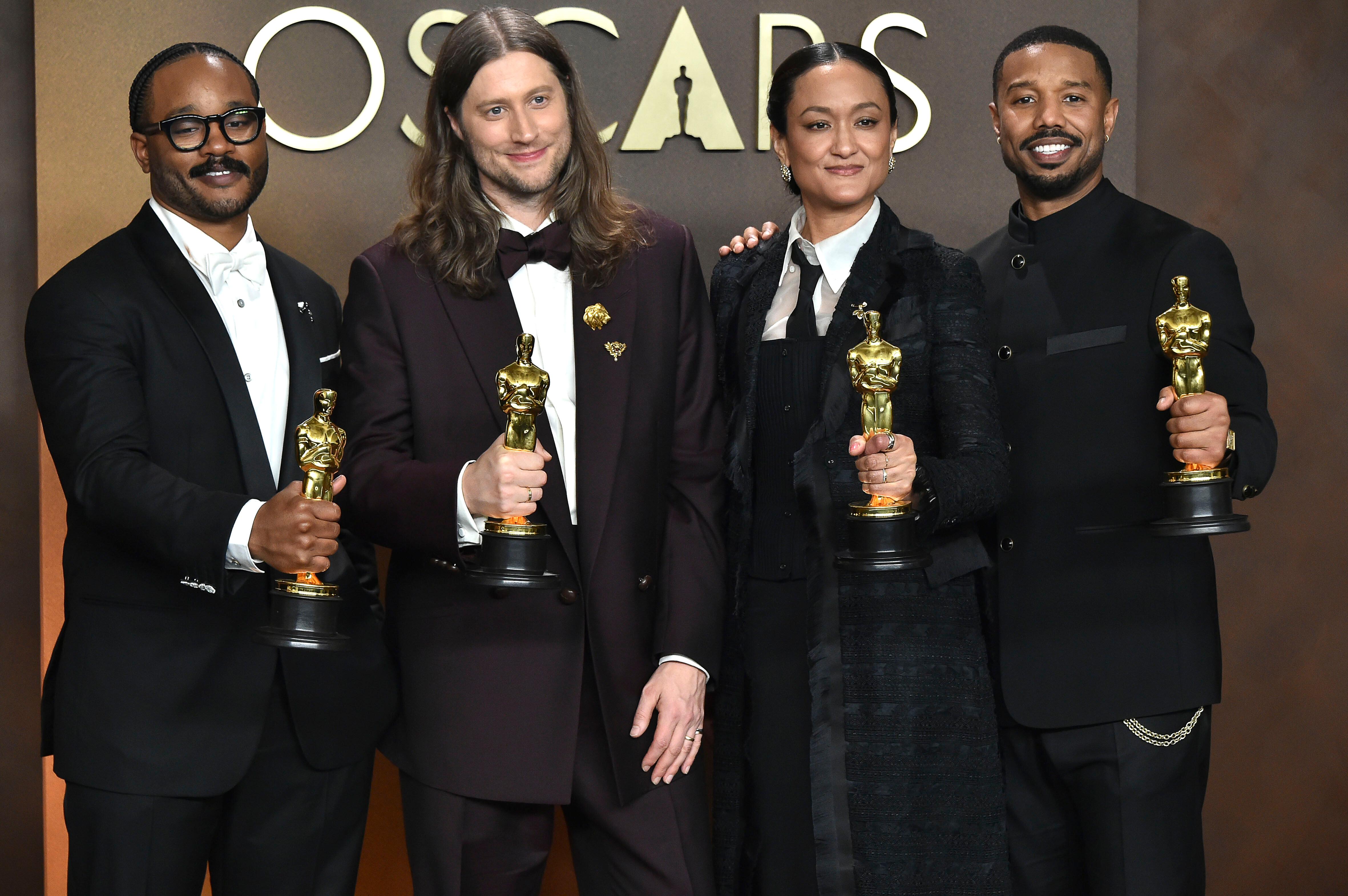 Ryan Coogler mit dem Oscar für das beste Drehbuch, Ludwig Göransson mit dem Oscar für den besten Soundtrack, Autumn Durald Arkapaw mit dem Oscar für die besten Kamera und Michael B. Jordan mit dem Oscar für den besten Hauptdarsteller in 'Blood & Sinners'