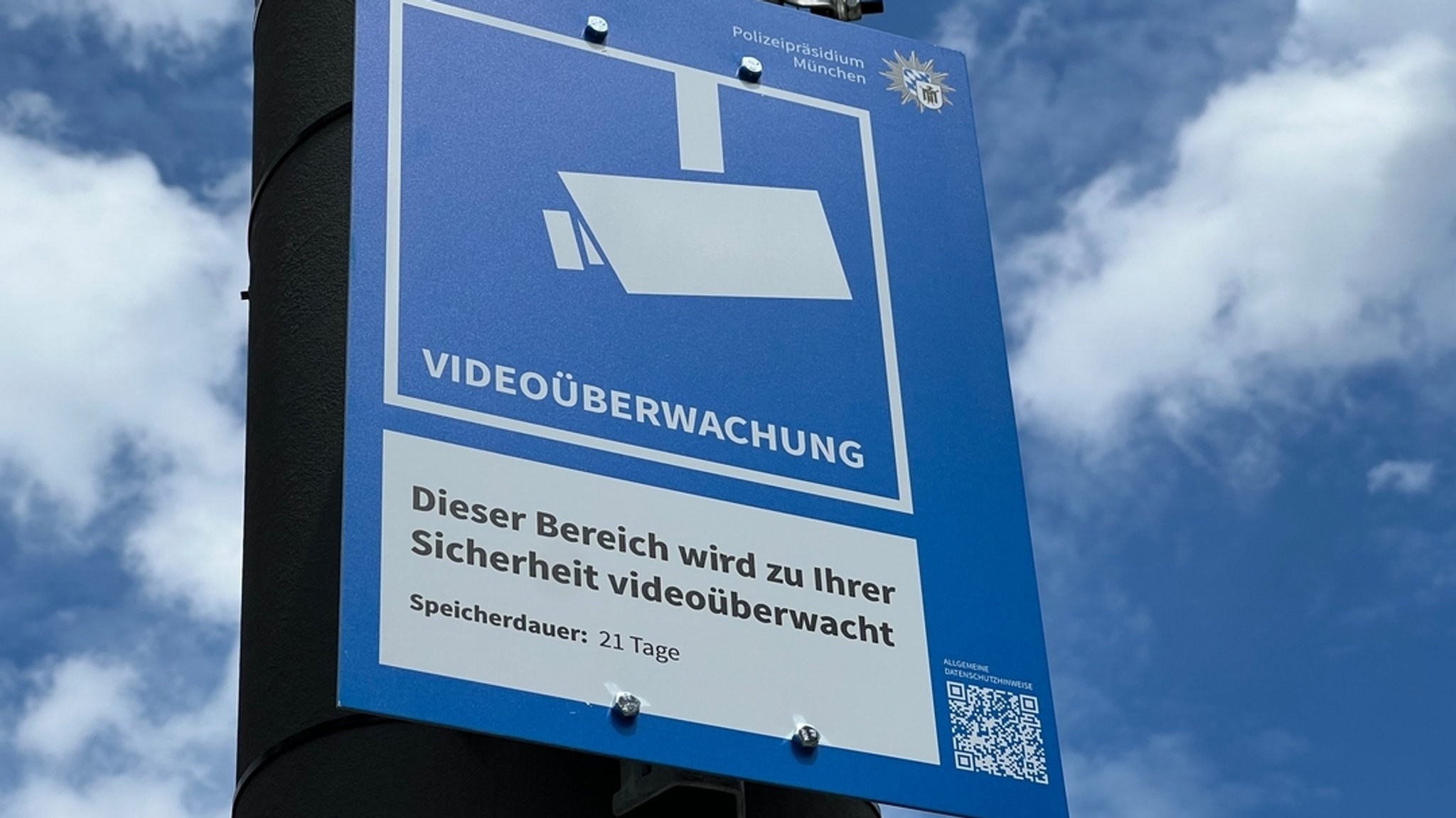 Kameras am Justizpalast in München sollen für mehr Sicherheit sorgen.