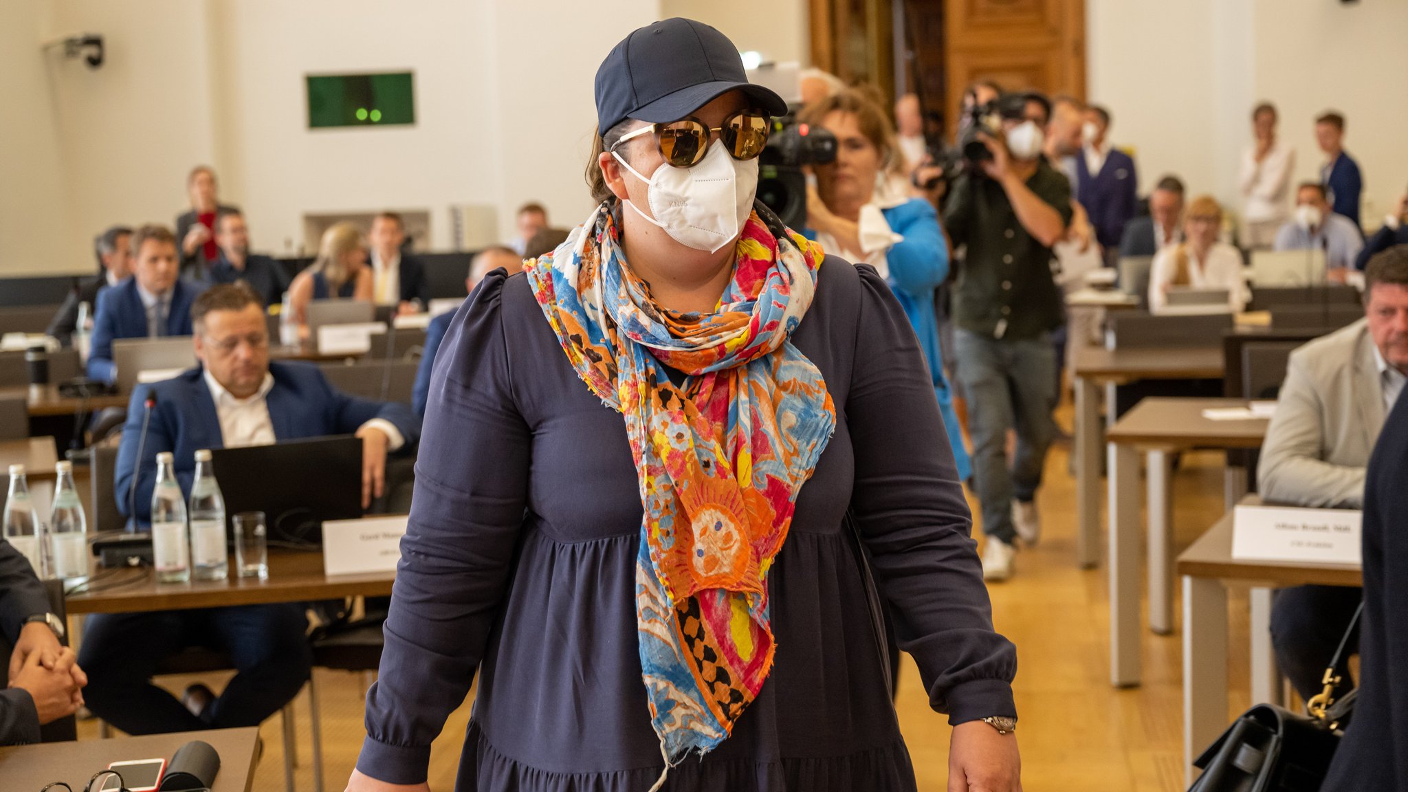 27.07.22: Andrea Tandler kommt zur Sitzung des Masken-Untersuchungsausschuss im Bayerischen Landtag zur Zeugenvernehmung.