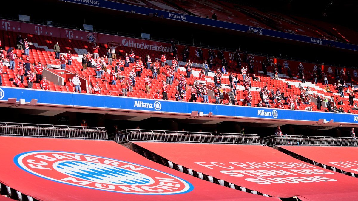 Zuschauer in der Allianz Arena in München