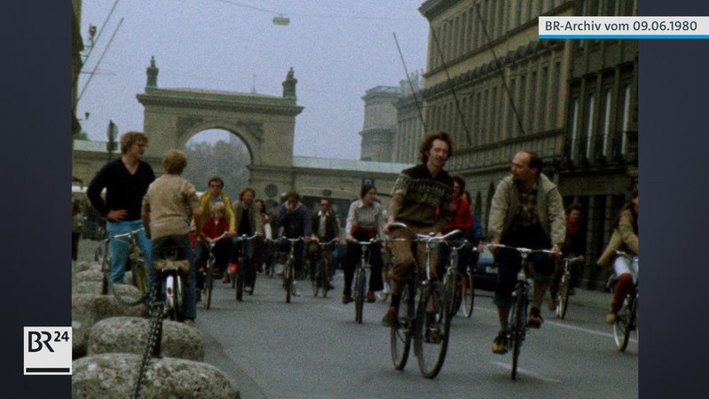 Fahrradfahrer auf den Straßen der Münchner Innenstadt