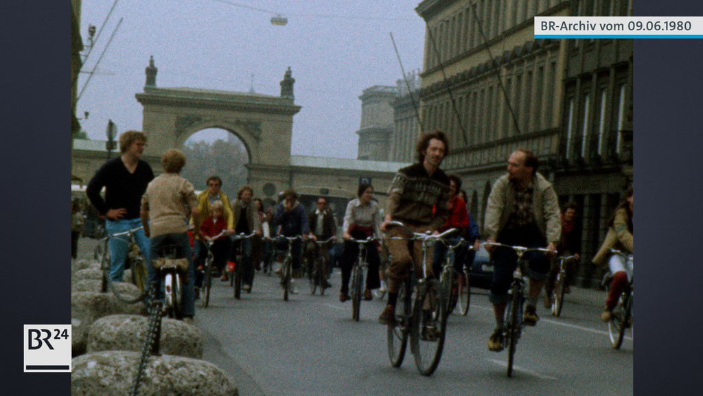 Fahrradfahrer auf den Straßen der Münchner Innenstadt | Bild: BR-Archiv Fahrradfahrer auf den Straßen der Münchner Innenstadt