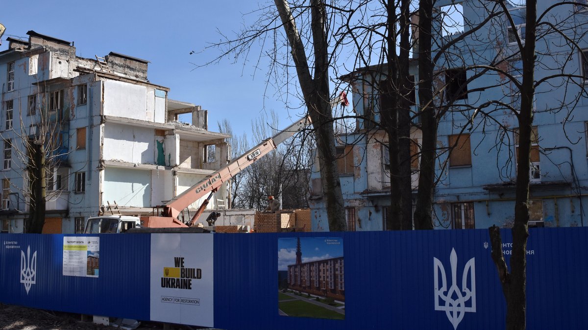 Wiederaufbau eines zerstörten Wohnhauses in Saporischschja (Foto vom 27.02.2024).