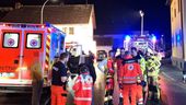 Einsatzbesprechung der BRK-Rettungskräfte bei einem Kohlenmonoxid-Unfall in Unterhohenried, einem Stadtteil von Haßfurt.  | Bild:BRK Haßberge