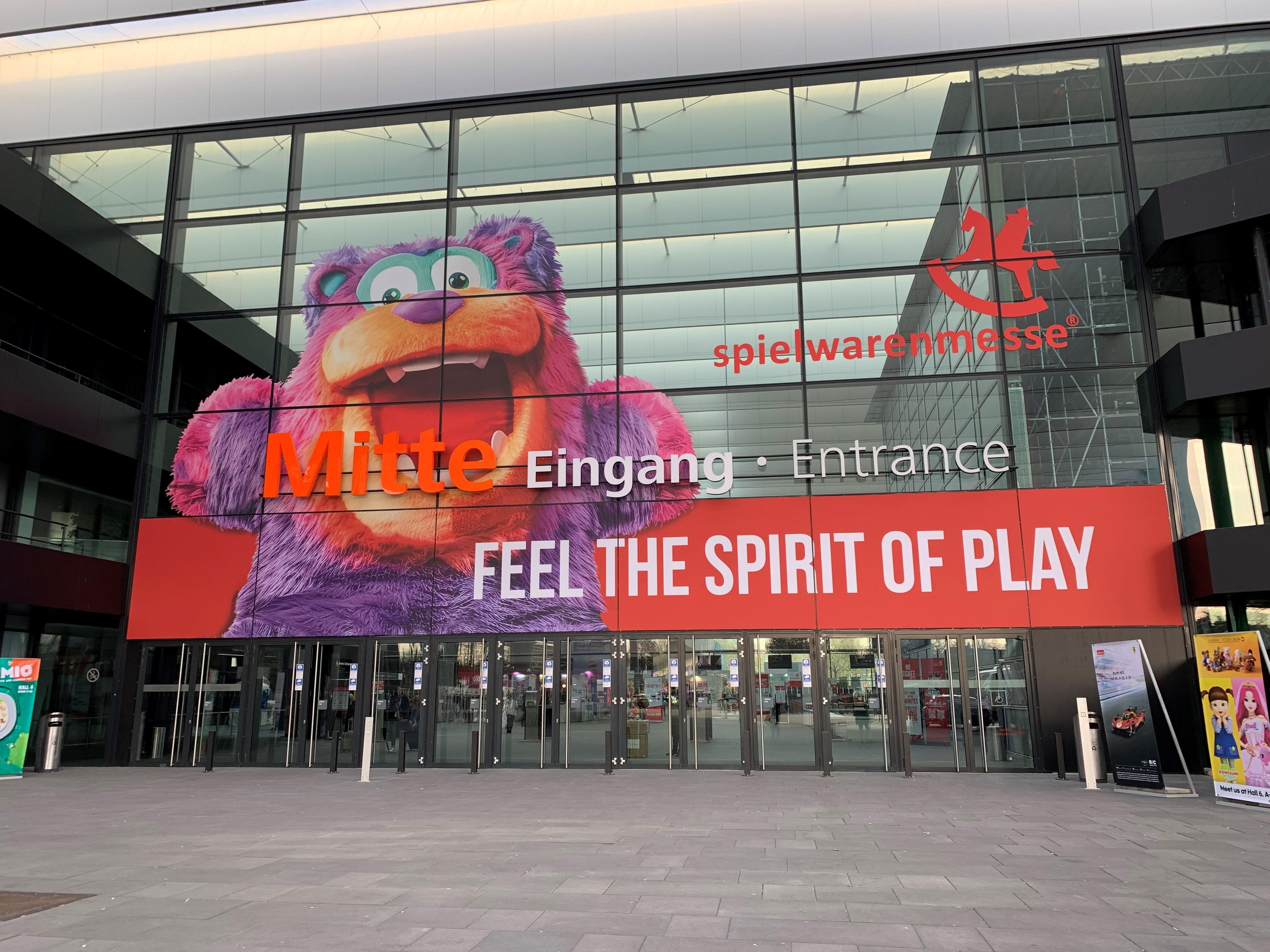 Eingang zur Internationalen Nürnberger Spielwarenmesse