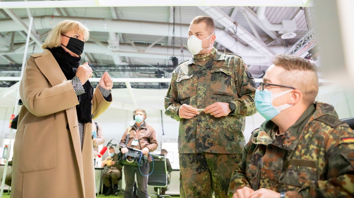 Wehrbeauftragte ist gegen Bundeswehr-Einsatz für Geflüchtete