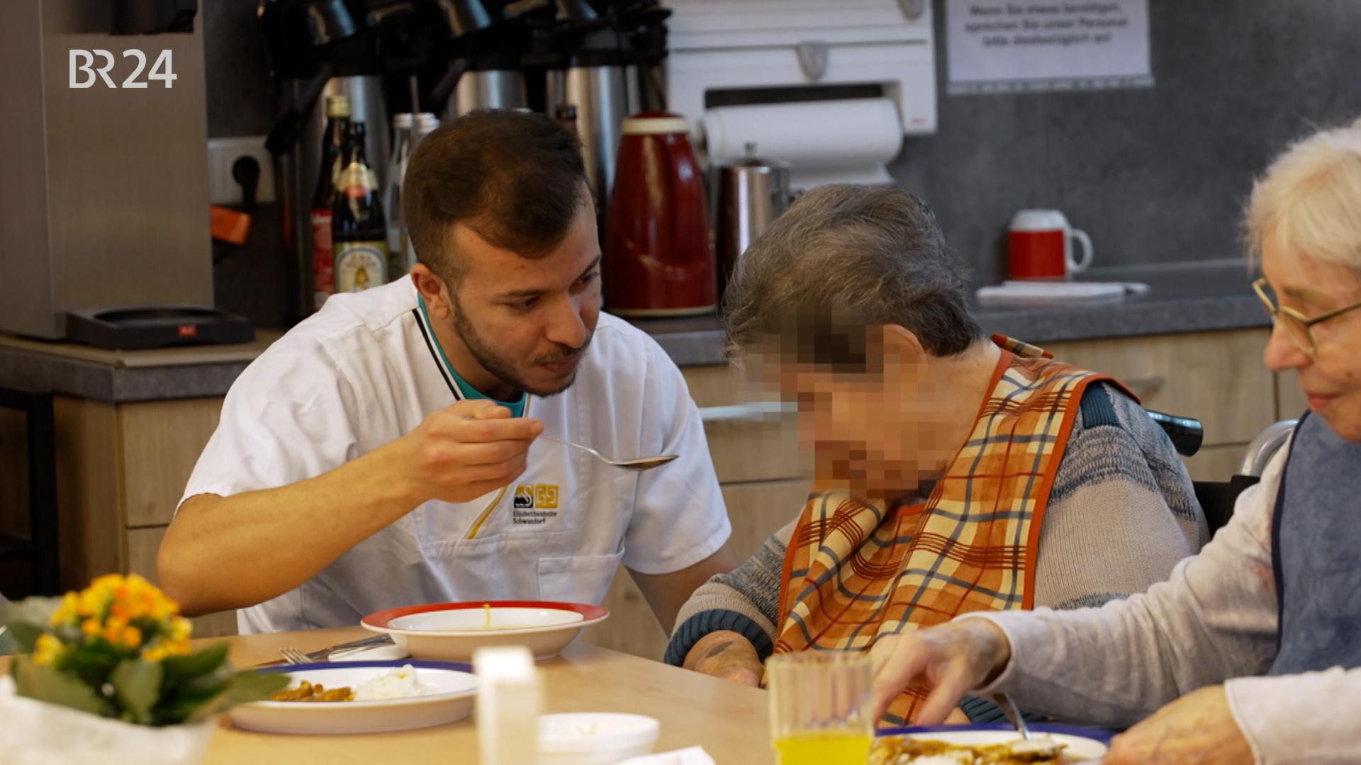 Gut integrierter Pfleger des Schwandorfer Elisabethenheims, Youssef Jomaa, soll in seine Heimat Syrien zurück