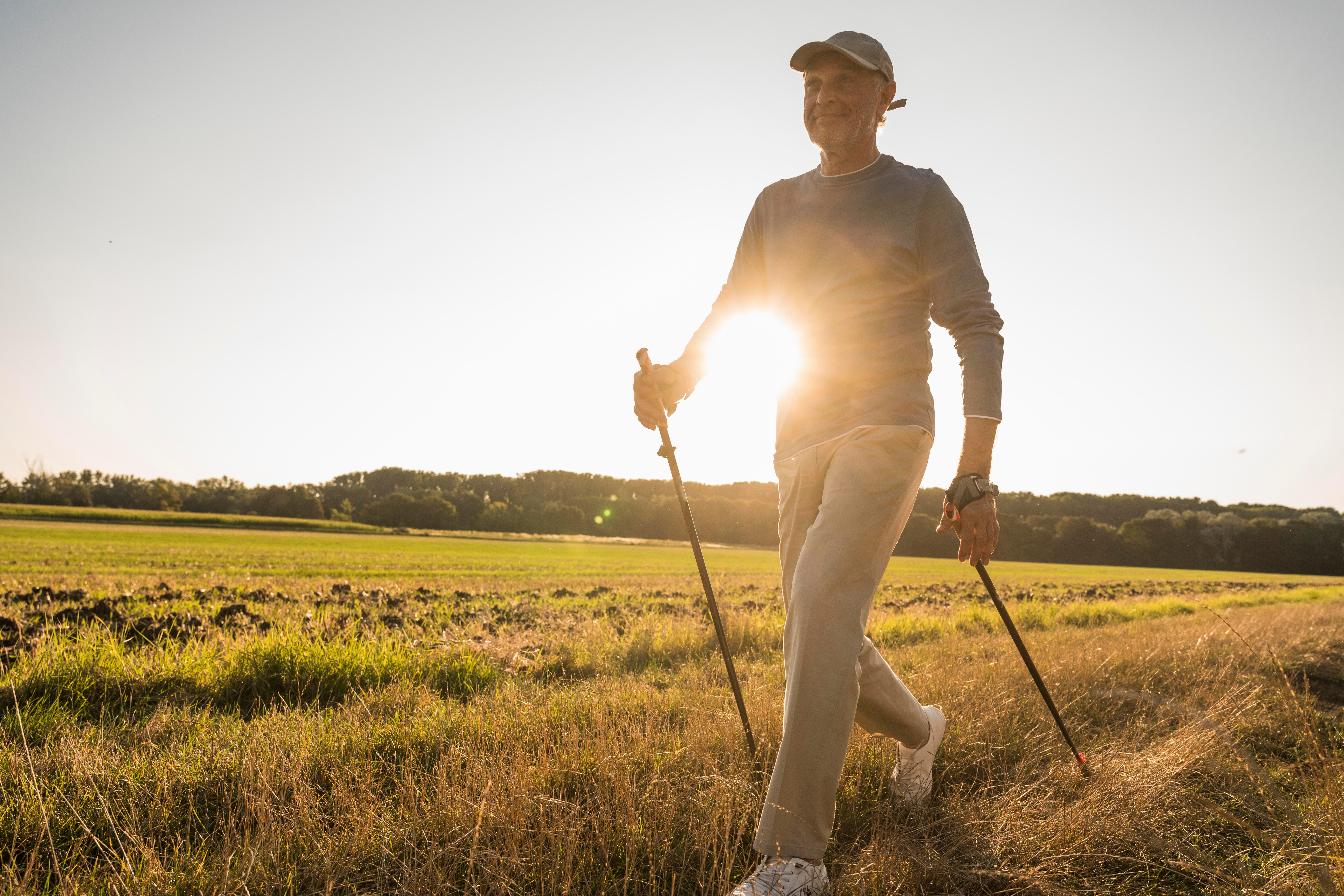 Neue Studie gibt Hoffnung: Schon 5.000 Schritte täglich bremsen die Krankheit Alzheimer.