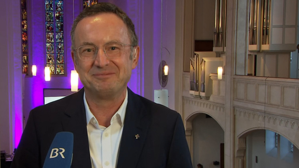 Kopp im Interview mit BR24 TV | Bild: BR Kopp im Interview mit BR24 TV