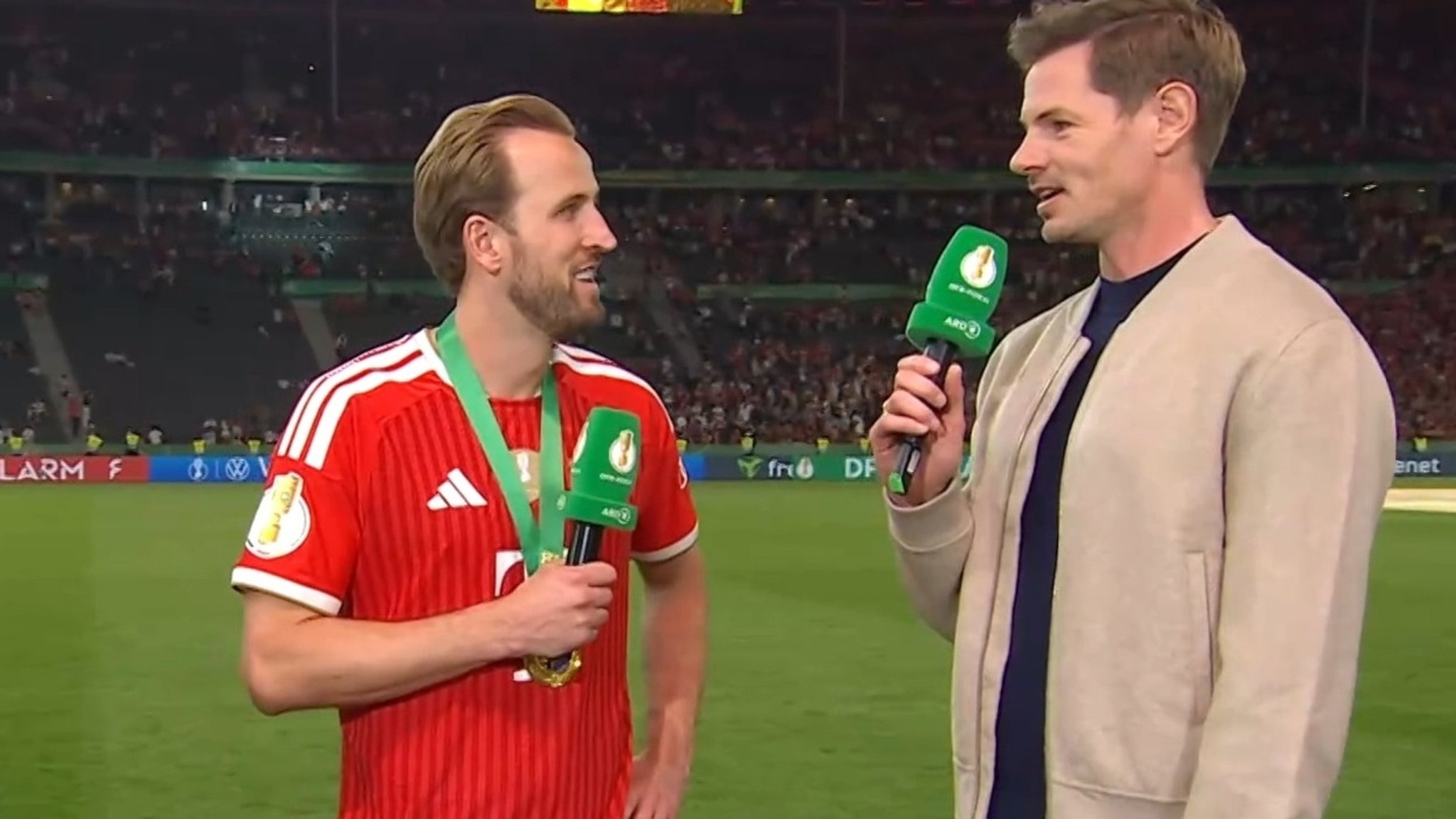 Harry Kane (links) und Alex Schlüter
