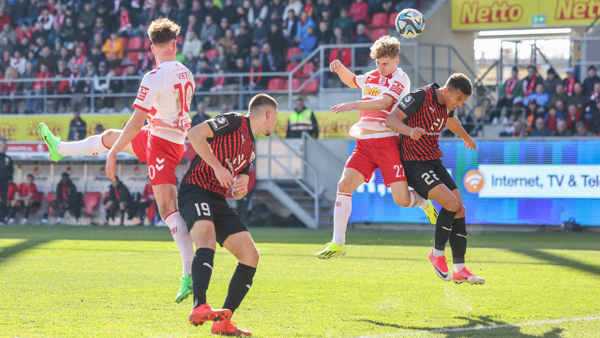 Spielszene Jahn Regensburg - FC Ingolstadt