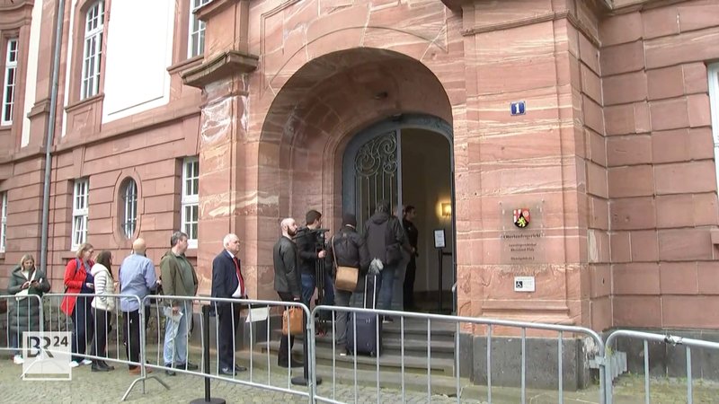 Prozessbeginn in Koblenz: Wegen Entführungsplänen gegen Bundesgesundheitsminister Lauterbach müssen sich mutmaßliche Angehörige der sogenannten Reichsbürgerszene vor Gericht verantworten.