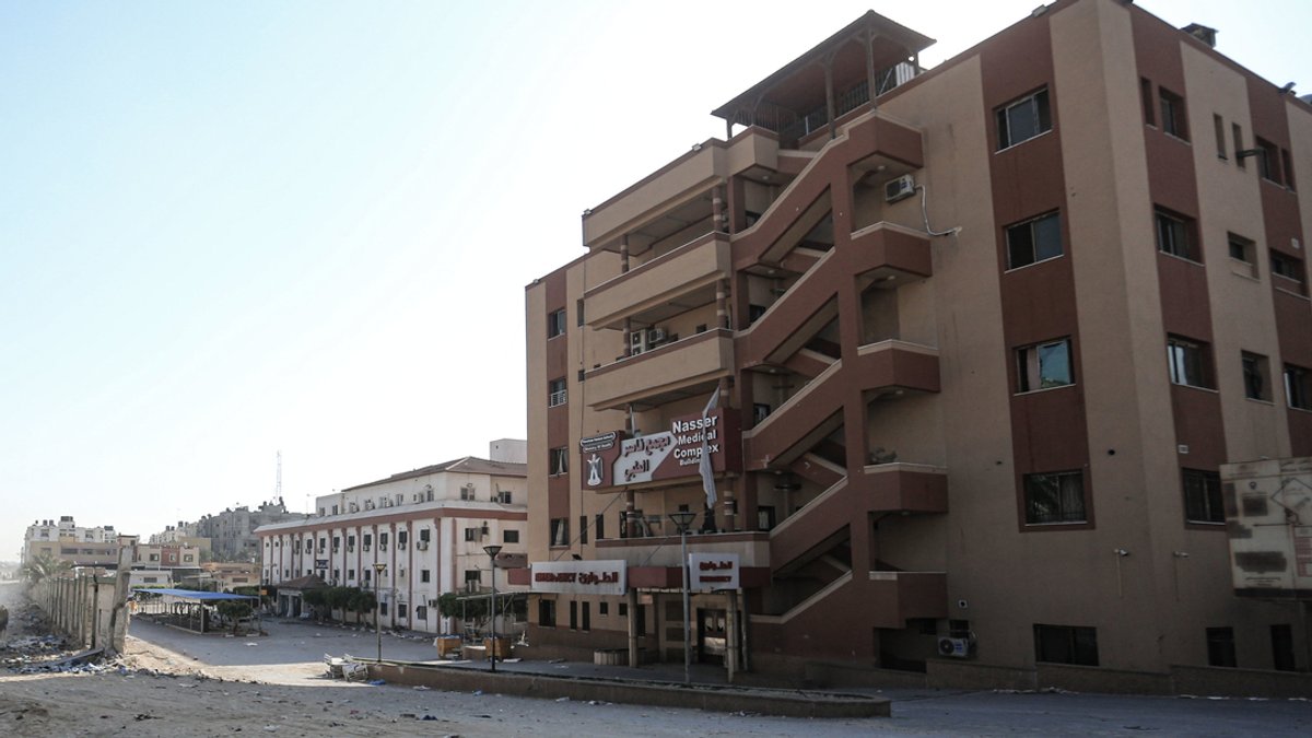  Das Nasser-Krankenhaus ist nach dem Rückzug der israelischen Streitkräfte aus Teilen von Chan Junis beschädigt.