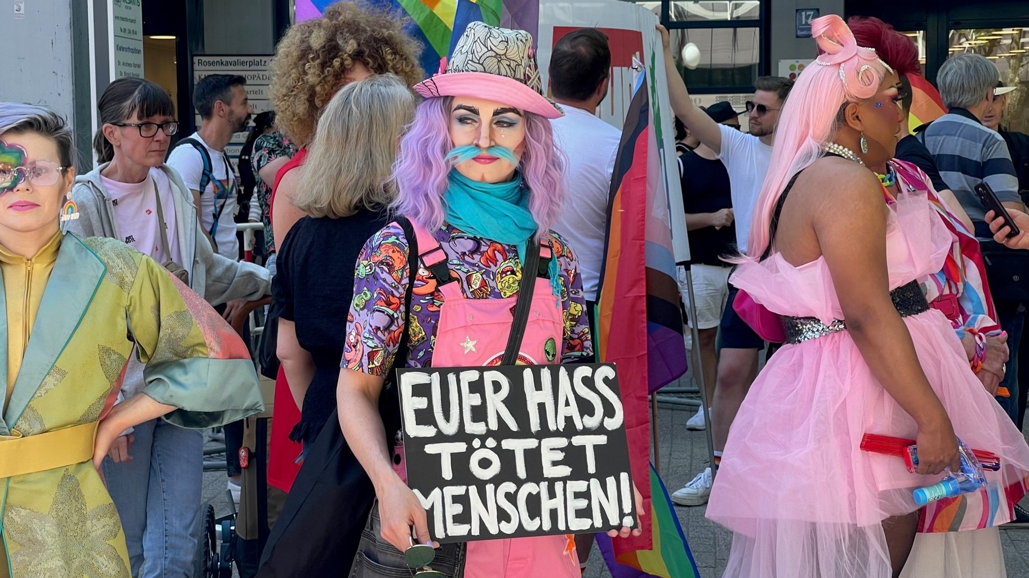 Demonstrationen wegen Drag-Lesung für Kinder in München.