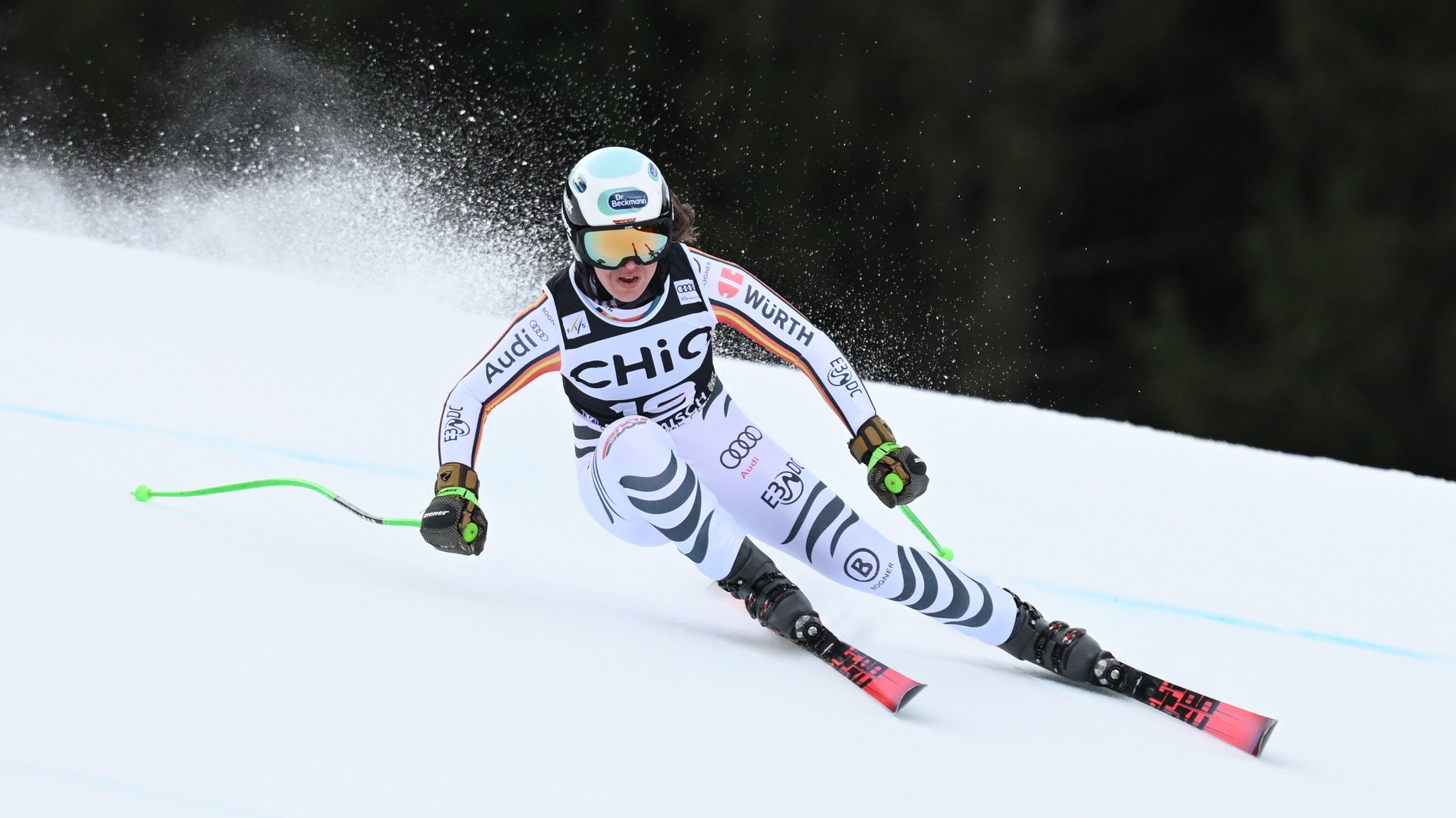 Skirennläuferin Kira Weidle-Winkelmann bei der Abfahrt in Garmisch-Partenkirchen