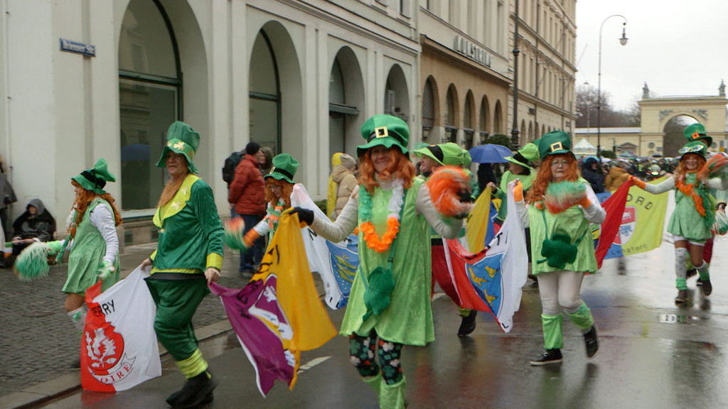 Am 17. März feiert Irland seinen Nationalfeiertag zu Ehren des Schutzpatrons Saint Patrick. In München zogen die Iren und ihre Fans schon heute los - mit einer großen Parade.