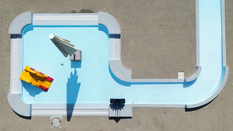 (Symbolbild) Ein Plantschbecken ohne Besucher | Bild: dpa-Bildfunk/Bernd Weißbrod (Symbolbild) Ein Plantschbecken ohne Besucher