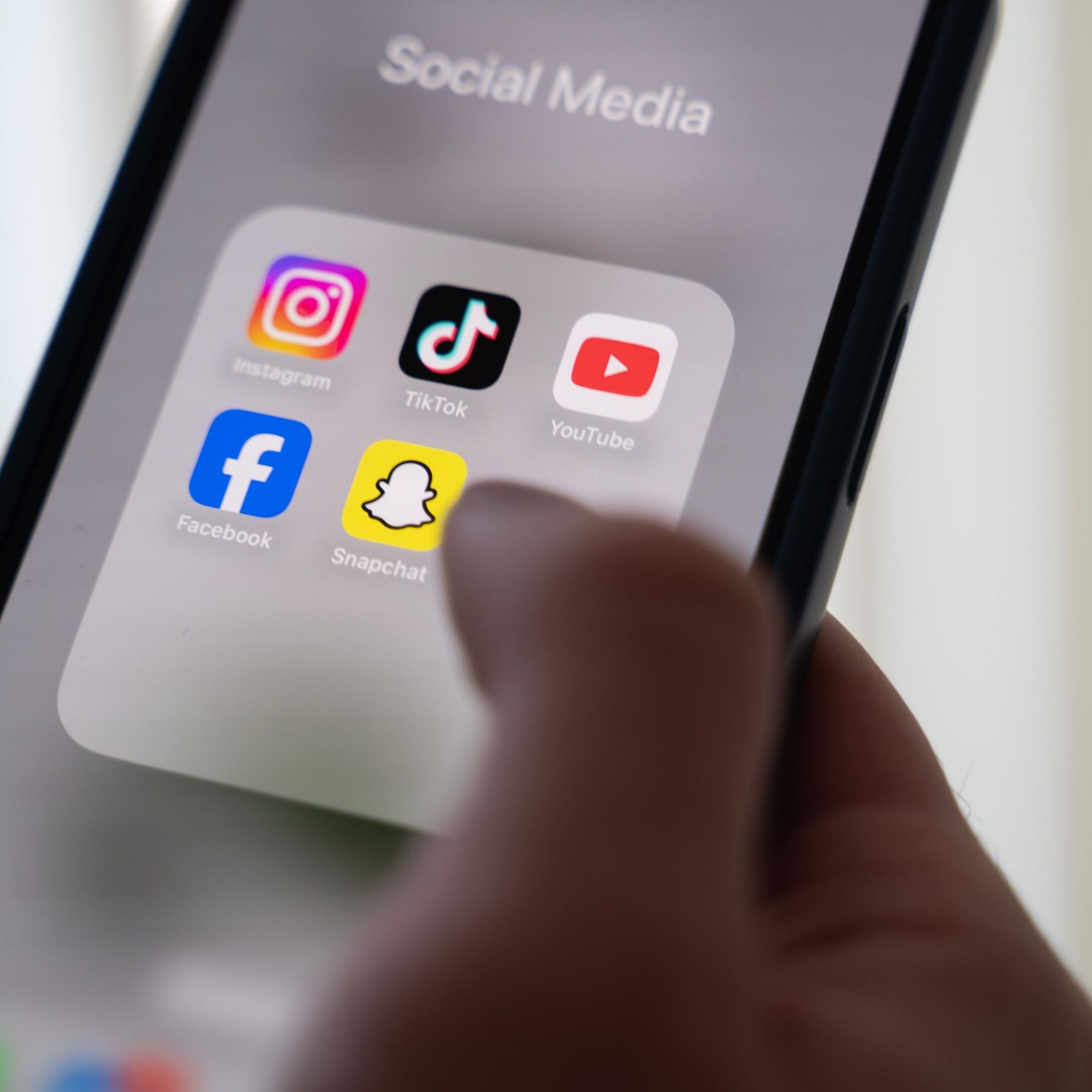 CSU zum geforderten Mindestalter bei Social Media CSU zum geforderten Mindestalter bei Social Media