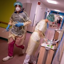 Zweite Coronawelle: Krankenhauspersonal vor dem Kollaps | Bild: dpa