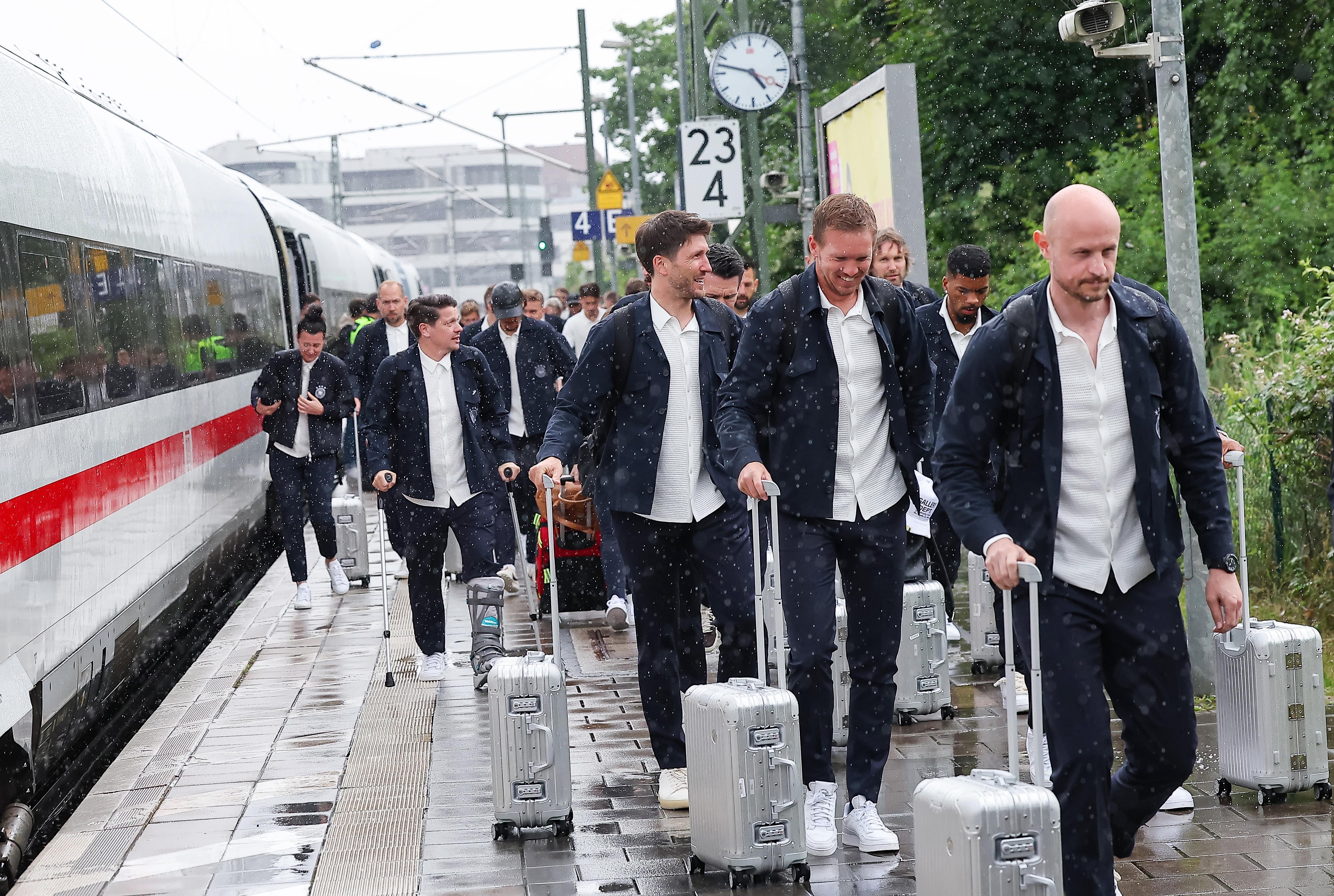 DFB-Team in Herzogenaurach angekommen