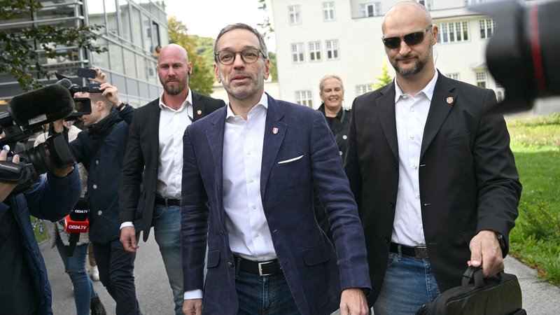 FPÖ-Spitzenkandidat Herbert Kickl bei der Stimmabgabe im Rahmen der Nationalratswahl in Purkersdorf. | Bild: pa/APA/picturedesk.com/HELMUT FOHRINGER FPÖ-Spitzenkandidat Herbert Kickl bei der Stimmabgabe im Rahmen der Nationalratswahl in Purkersdorf.
