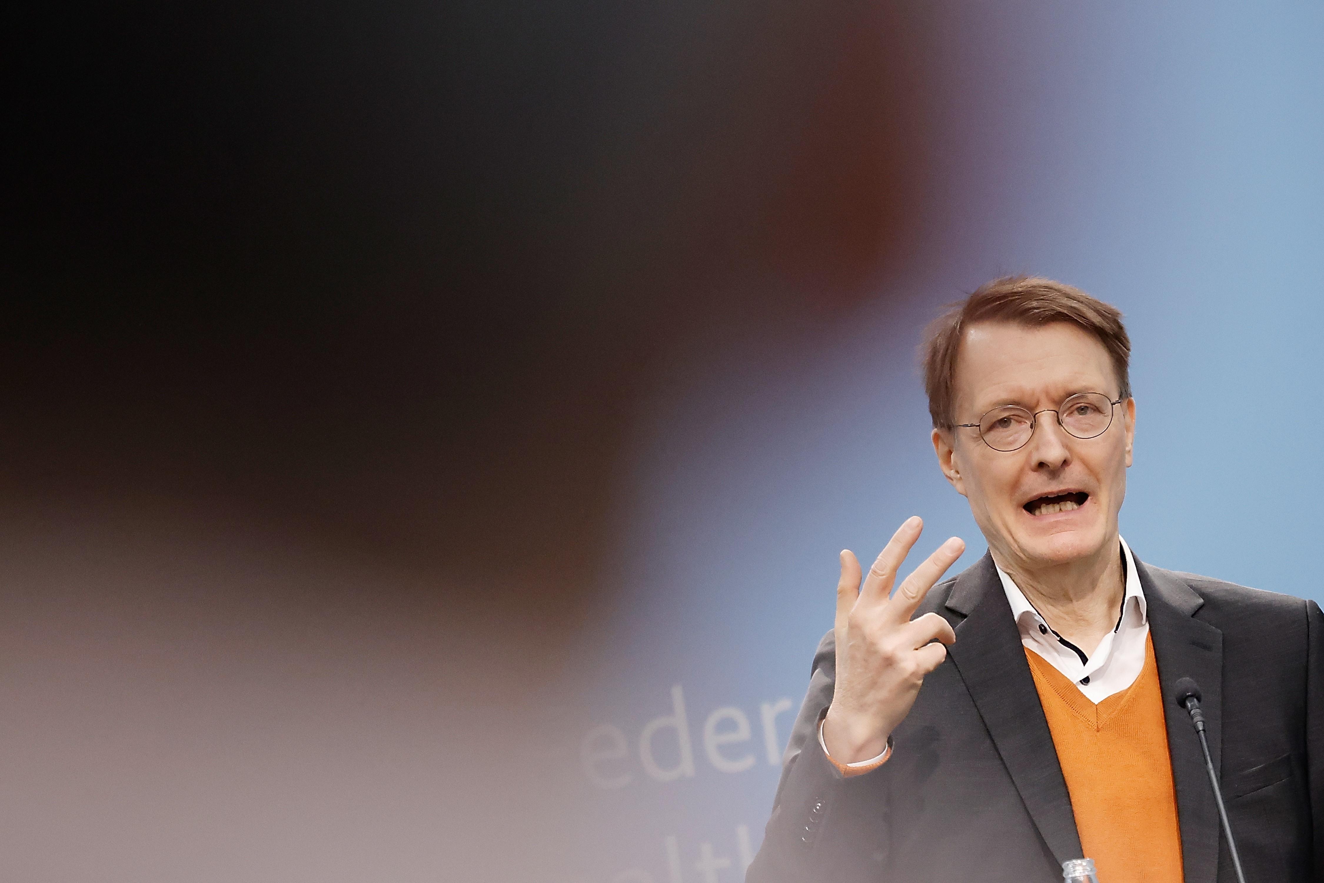 Karl Lauterbach, Bundesgesundheitsminister, spricht auf einer Pressekonferenz.