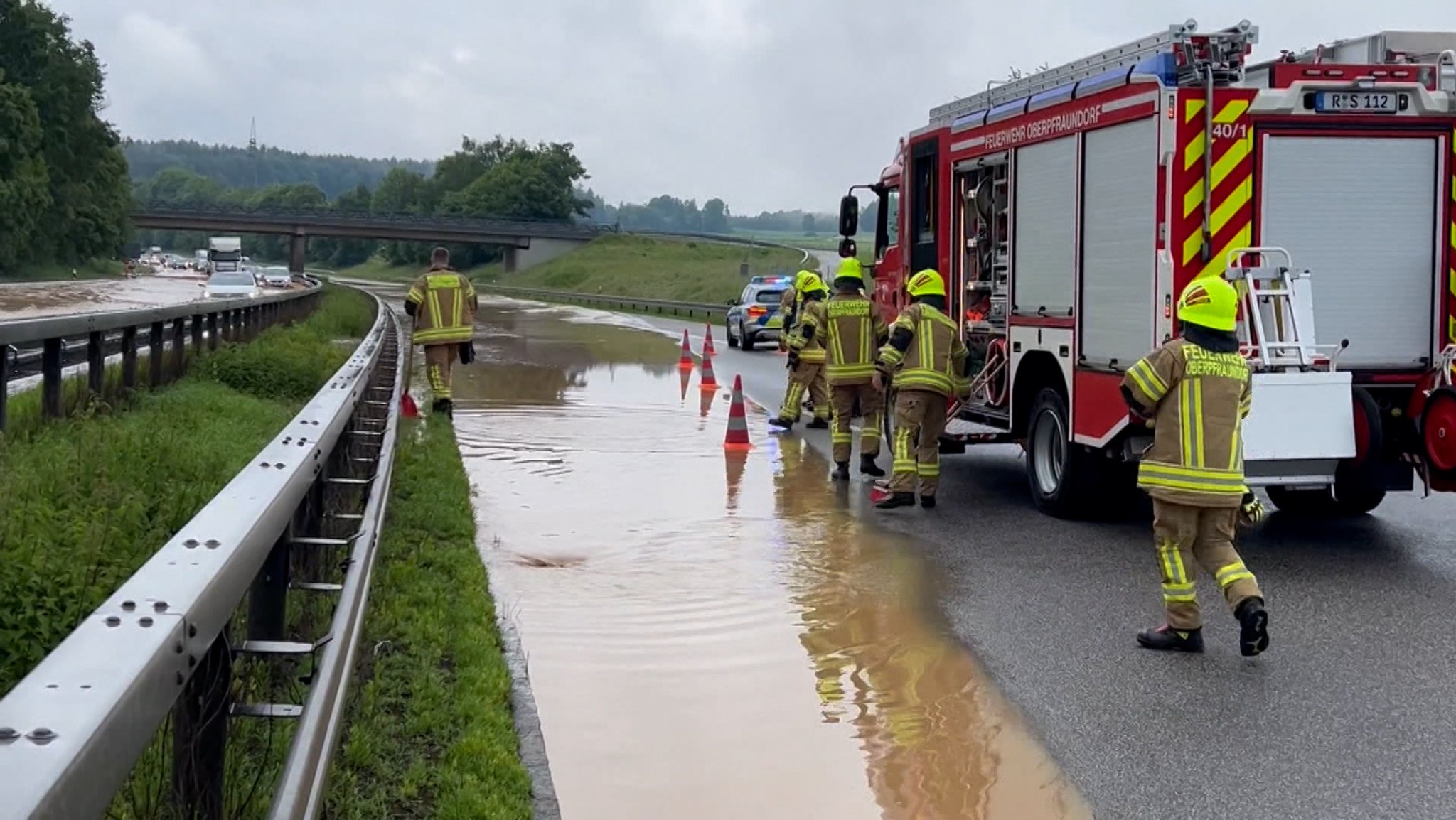 Das Hochwasser hat Bayern in Griff. Etliche Flüsse sind über die Ufer getreten. In vielen Kommunen mussten Häuser evakuiert werden.