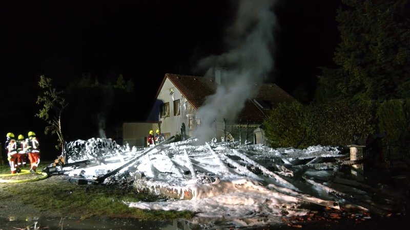 Ein Video vom Sonntag zeigt den Brand in Obertaschendorf im Landkreis Neustadt a.d. Aisch-Bad Windsheim.