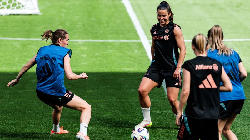 Lena Oberdorf am Ball | Bild: picture alliance / BEAUTIFUL SPORTS Lena Oberdorf am Ball