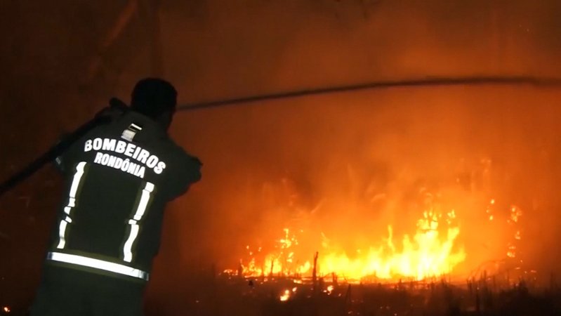 Das Amazonasgebiet erlebt eine beispiellose Häufung von Waldbränden. Brasiliens Präsident Bolsonaro macht Umweltschützer verantwortlich.