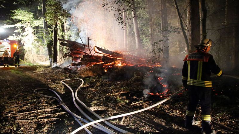 Feuerwehr Loscht Waldbrand Bei Heigenbrucken Im Spessart Br24 Feuerwehr Loscht Waldbrand Bei Heigenbrucken Im Spessart Br24